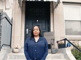 Kina Collins, de la violencia de Chicago a competir por el Congreso de EE.UU.