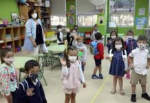 Condados del sur de Florida cierran algunas escuelas tras perder 38.000 alumnos migrantes Maestros