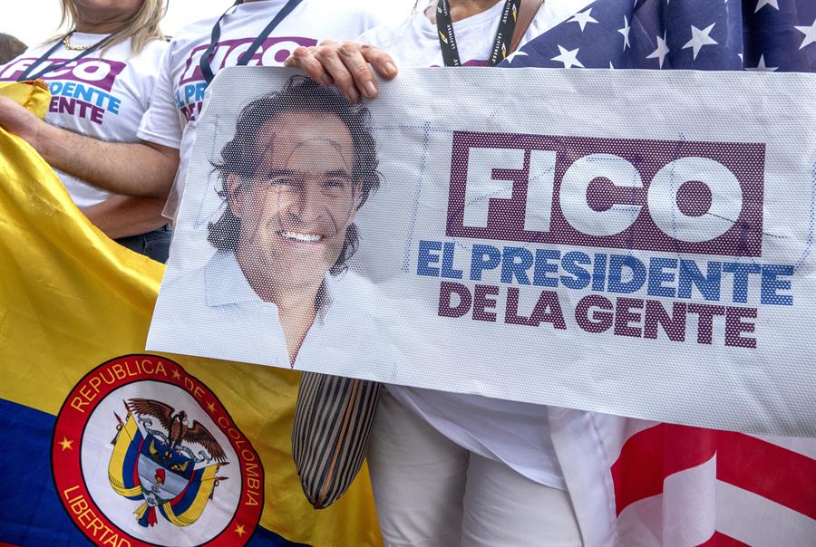 Piden a colombianos en Miami que voten masivamente (3)