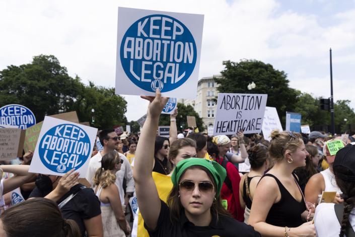 ABORTO-EEUU Cientos de manifestantes se concentraron este sábado por segunda jornada consecutiva ante el edificio del Tribunal Supremo de Estados Unidos para exigir el aborto libre en todo el territorio estadounidense, después de la decisión de ayer que revocó su protección legal.