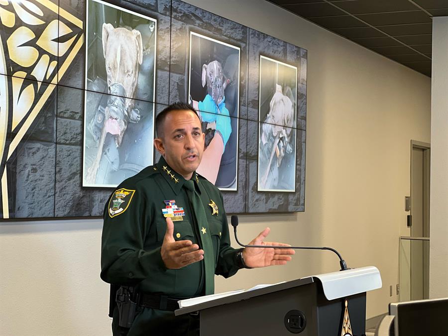 Acusan a hombre en Florida por atar patas y hocico de su perro Acusan a hombre en Florida por atar patas y hocico de su perro