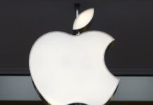 Los trabajadores de una tienda de Apple en Maryland (EE.UU.) aprobaron formar el primer sindicato en un establecimiento del gigante tecnológico en el país, informaron este domingo medios locales.