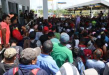 Nueva caravana migrante obtiene visas de tránsito en frontera sur de México La nueva caravana migrante, integrada por unas 3.000 personas, en su mayoría de Venezuela, Centroamérica y Haití, que salió el viernes desde el municipio mexicano de Tapachula, fronterizo con Guatemala, obtuvo este sábado cientos de visas de tránsito al acordar la entrega de esos documentos con autoridades.