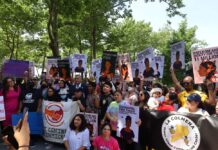 Hace una década miles de inmigrantes de la ciudad de Nueva York celebraron la noticia que bajo el programa conocido como Acción Diferida para los llegado en la Infancia (DACA), estarían protegidos contra la deportación, podrían obtener un permiso de trabajo, hacerlos elegibles para solicitar licencias de conducir (en algunos estados) u otros beneficios.  