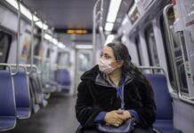 Un condado de Nueva York se convierte en el primer lugar de EE.UU. en prohibir mascarillas mascarilla