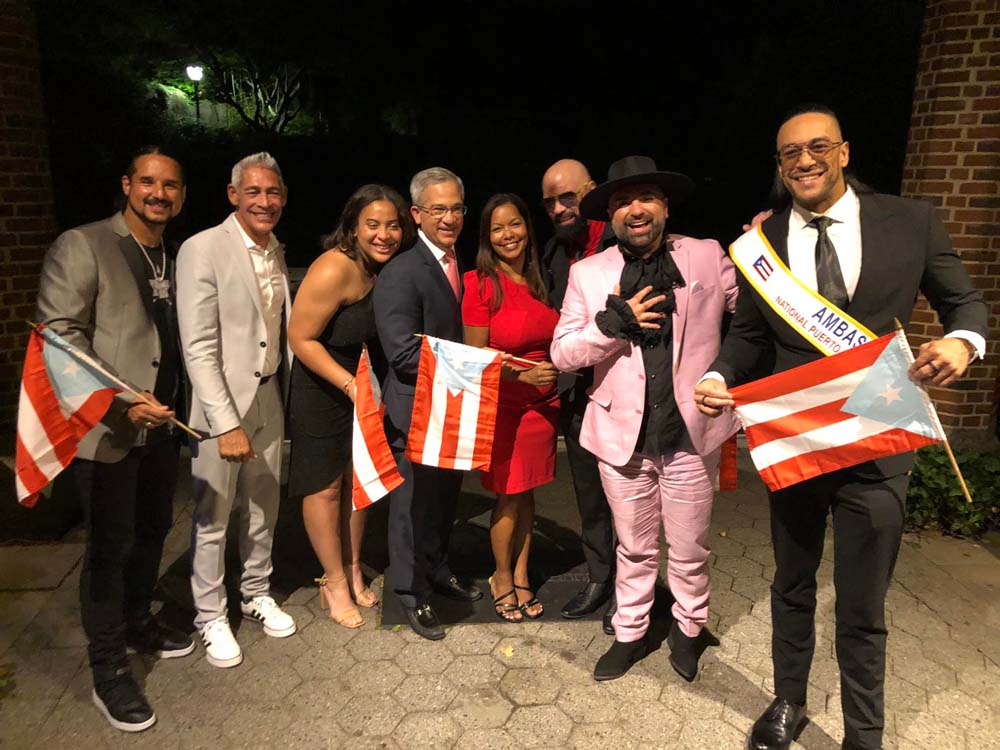 Entre los participantes en la gala del NPRDP estuvo el Johny Lozada (segundo de Izq. a Der.), ex integrante del grupo musical Menudo, que fue el que promovió a Puerto Rico en toda Latinoamérica durante la década de los ochentas y noventas.
