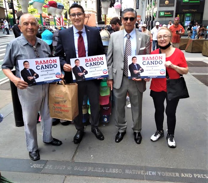 Ramon Cando, l&iacute;der dem&oacute;crata de distrito, tambi&eacute;n fue invitado a participar en el acto de recordaci&oacute;n del desfile en honor a Galo Plaza Lasso, realizado el 25 de junio de 1951. En la ocasi&oacute;n los ecuatoriano-americanos reiteraron su respaldo a la candidatura del Sr. Cando para la Asamblea Estatal.