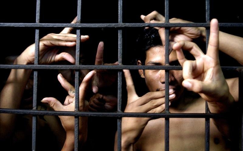 Mara Salvatrucha Un miembro de la pandilla MS-13 fue sentenciado hoy en Nueva York a cumplir entre 23 años de prisión y cadena perpetua tras declararse culpable de un cargo de asesinato y otro de conspiración, informó la Fiscalía del condado de Nassau, en Long Island.