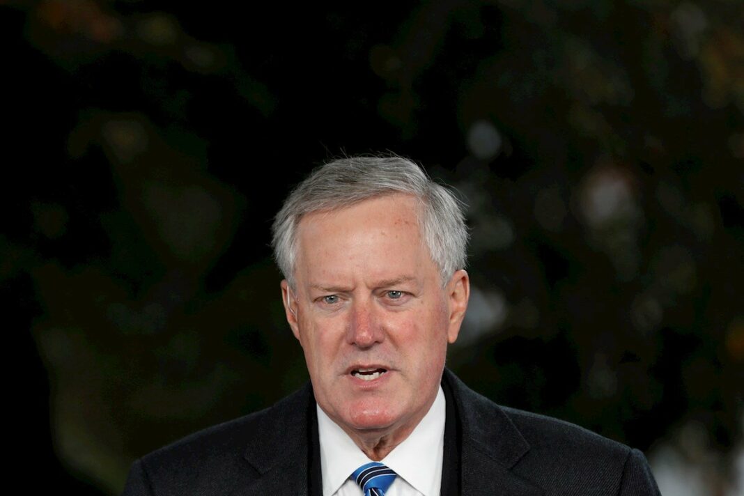 El Departamento de Justicia de Estados Unidos decidió no acusar a los exasesores del expresidente Donald Trump (2017-2021) Mark Meadows -quien fuera su jefe de gabinete- y Dan Scavino de desacato por negarse a cooperar con el comité legislativo que investiga el asalto al Capitolio de enero de 2021.