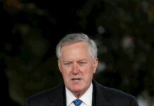 La Justicia de EE.UU. libra a dos exasesores de Trump de acusación de desacato El Departamento de Justicia de Estados Unidos decidió no acusar a los exasesores del expresidente Donald Trump (2017-2021) Mark Meadows -quien fuera su jefe de gabinete- y Dan Scavino de desacato por negarse a cooperar con el comité legislativo que investiga el asalto al Capitolio de enero de 2021.