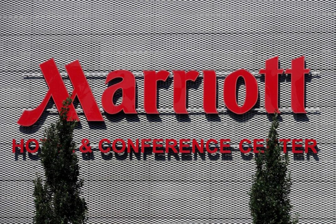 La cadena estadounidense de hoteles Marriott ha decidido suspender todas sus operaciones en Rusia debido a las sanciones occidentales impuestas a ese país por la campaña militar en Ucrania, informó en un comunicado.