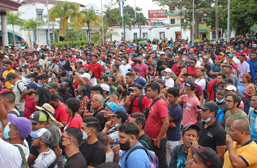 México realiza operativos en su frontera sur para impedir caravana migrante caravana