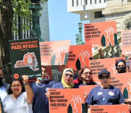 Inmigrantes quedan a la deriva por no aprobar la “Ley de Nueva York para Todos”