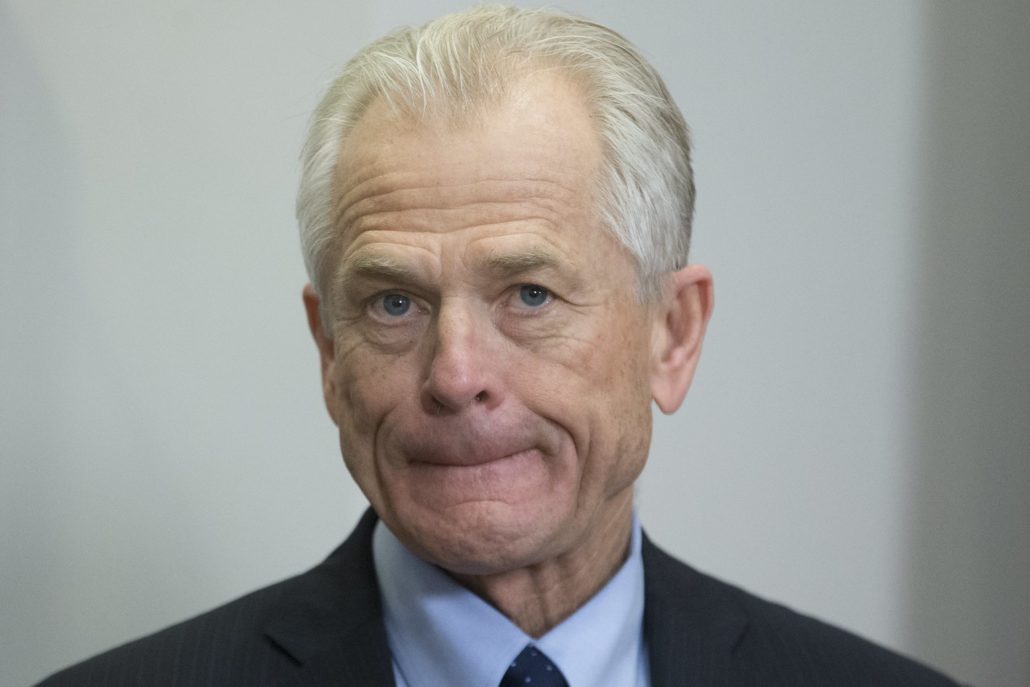 Peter Navarro Peter Navarro, uno de los asesores del expresidente de EE.UU. Donald Trump (2017-2021), fue imputado este viernes por la vía penal con dos cargos de desacato al Congreso al haber rechazado colaborar con el comité que investiga el asalto al Capitolio del 6 de enero de 2021.