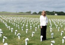 Un mar de flores, un mar de muertos por la violencia con armas en EE.UU. Un mar de flores, un mar de muertos por la violencia (4)