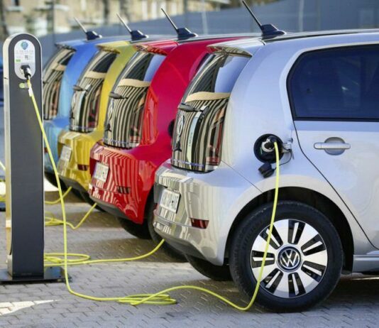 Siete fabricantes crearán en Norteamérica una red de carga rápida para autos eléctricos coches eléctricos