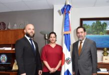 el Cónsul Eligio Jáquez y Raiza Rodríguez.