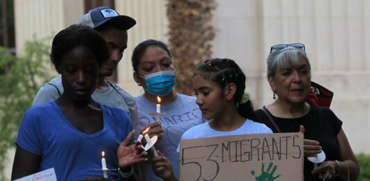 53 migrantes muertos en Texas