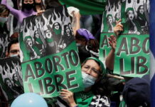 El veto al aborto ha sido bloqueado ya en cuatro estados de EE.UU. Las organizaciones que trabajan en favor del derecho al aborto en Estados Unidos han conseguido bloquear en cuatro estados de ese país la aplicación del veto a esa práctica lanzada tras la decisión del Tribunal Supremo de derogar la protección de la interrupción voluntaria del embarazo.
