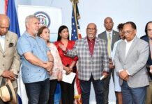 Novedades en servicios consulares para dominicanos y guatemaltecos Participantes del acto inaugural de la nueva agencia consular de República Dominicana en el Alto Manhattan.