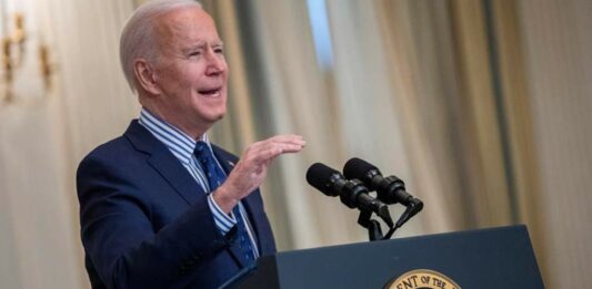 El presidente de Estados Unidos, Joe Biden, condenó este viernes el asesinato en Japón del ex primer ministro Shinzo Abe, que fue tiroteado en un acto electoral en plena calle, y dijo sentirse "aturdido, indignado y profundamente apenado" por la noticia.