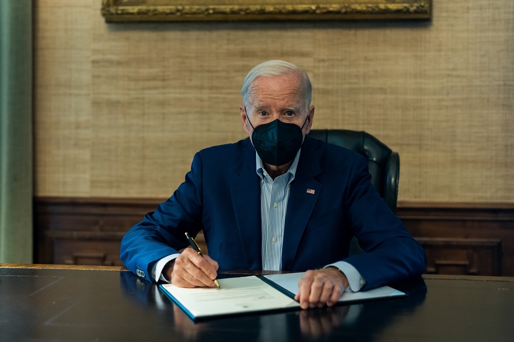 Biden J. foto twitter El presidente de Estados Unidos, Joe Biden, volvió este sábado a dar positivo para covid-19 y está en aislamiento de nuevo, aunque no tiene nuevos síntomas y se siente bien, indicó su médico, Kevin O'Connor, en un comunicado distribuido por la Casa Blanca.