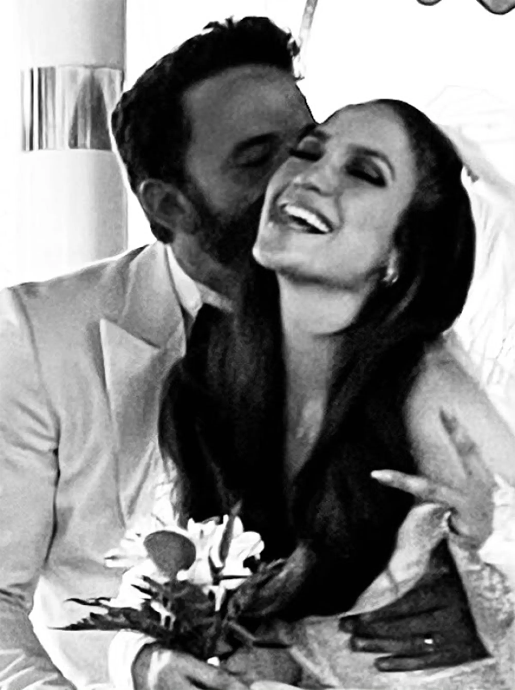 Jennifer L&oacute;pez y el actor Ben Affleck se casaron el s&aacute;bado en una peque&ntilde;a ceremonia familiar tras obtener una licencia de matrimonio en Nevada. (Foto: On The JLo)
