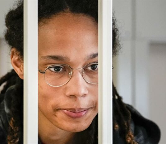 Rusia y EE.UU. intercambian baloncestista Brittney Griner y traficante ruso But Brittney Griner