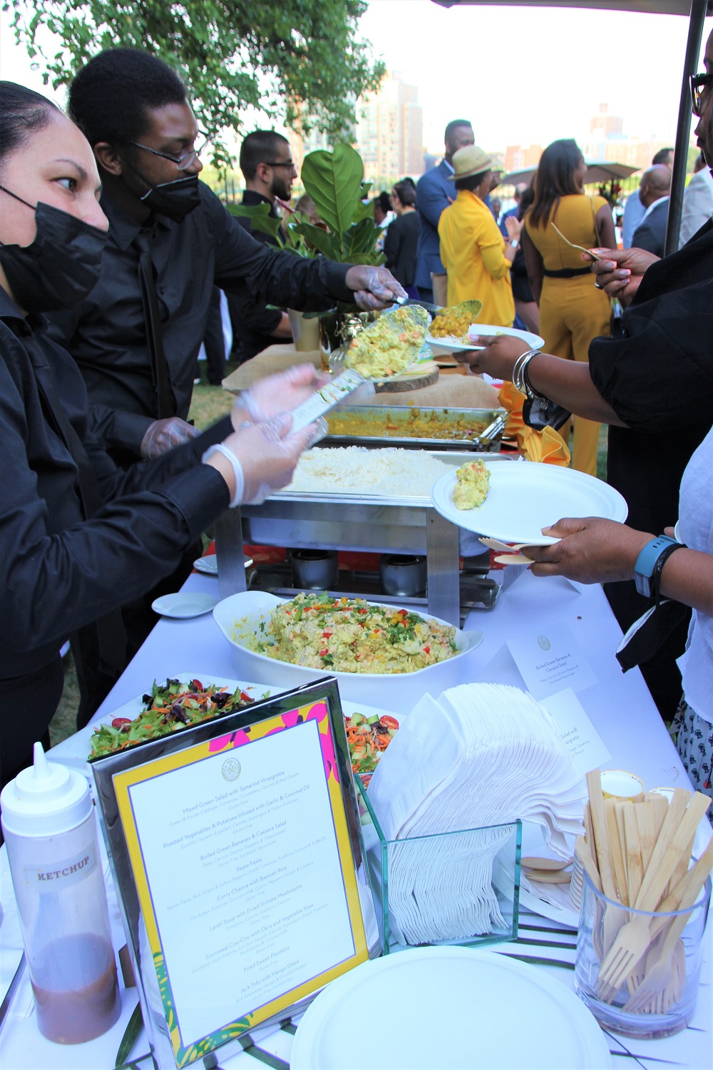Todo el buffet ofrecido durante la recepci&oacute;n en homenaje a las comunidades caribe&ntilde;as por el alcalde Adams en Gracie Mansion, fue totalmente vegetariana y dio la oportunidad de saborear platillos tradicionales libres de crueldad animal y en apoyo a la conservaci&oacute;n del planeta.