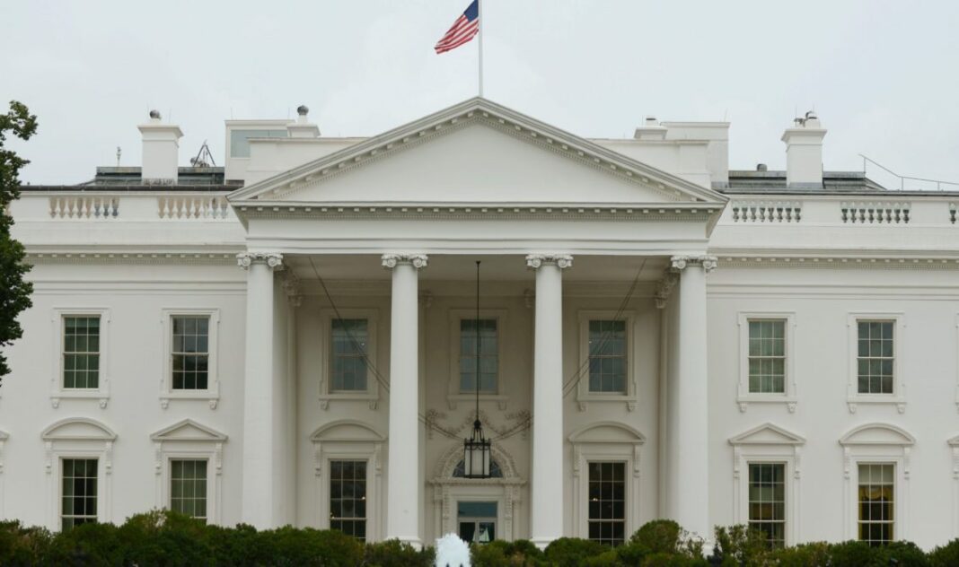 La Casa Blanca prometió este viernes defender a los estudiantes y profesores de Florida que sufran discriminación por la ley 