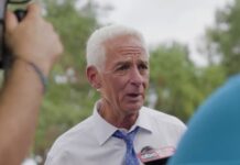 Un grupo de nicaragüenses pidió este sábado al congresista por Florida Charlie Crist que interceda para "redesignar" un alivio migratorio que en la actualidad protege a los inmigrantes oriundos de ese país, y así amparar a los que "huyen de Nicaragua por el régimen de Ortega-Murillo".