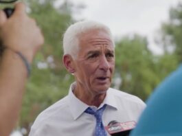 Un grupo de nicaragüenses pidió este sábado al congresista por Florida Charlie Crist que interceda para "redesignar" un alivio migratorio que en la actualidad protege a los inmigrantes oriundos de ese país, y así amparar a los que "huyen de Nicaragua por el régimen de Ortega-Murillo".