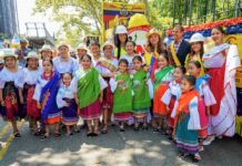 Inician celebraciones del Primer Grito de Independencia Hispanoamericana El Desfile Ecuatoriano, que se realizará el domingo 7 de agosto, es sin duda el evento cultural más colorido y alegre, en el cual se exhibe parte de la riqueza multiétnica de Ecuador, con la participación de agrupaciones, organizaciones, clubes deportivos, bandas musicales, danzantes, comparsas, reinas, carros alegóricos, etc.