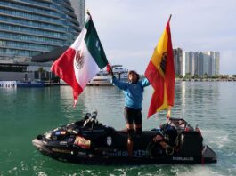 Llega a Cancún navegante español que da la vuelta al mundo en moto acuática