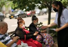 Con una intensa campaña electoral, visitando a los votantes puerta por puerta y hablando directamente con cada uno de ellos, María Ordoñez logró el triunfo en las urnas el pasado junio para ser miembro del Comité Estatal de Harlem del Partido Demócrata.