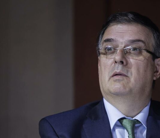 Un mexicano muerto y dos heridos en el tiroteo de Chicago, según canciller Marcelo Ebrard