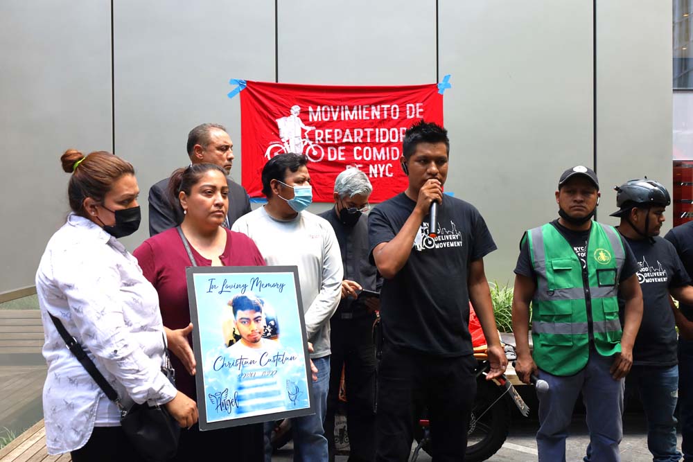 “Movimiento de Repartidores de Comida de NYC” 1 El “Movimiento de Repartidores de Comida de NYC” reúne a varios grupos de estos trabajadores y utilizan sus plataformas digitales para denunciar las injusticias, los asesinatos, los accidentes y robos.