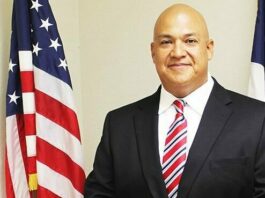 El jefe de policía del distrito escolar de Uvalde (Texas, EE.UU.), Pedro "Pete" Arredondo, renunció a su puesto dentro de la Alcaldía tras numerosas críticas por haber tardado en responder al tiroteo que acabó con la vida de 19 niños y dos profesoras.