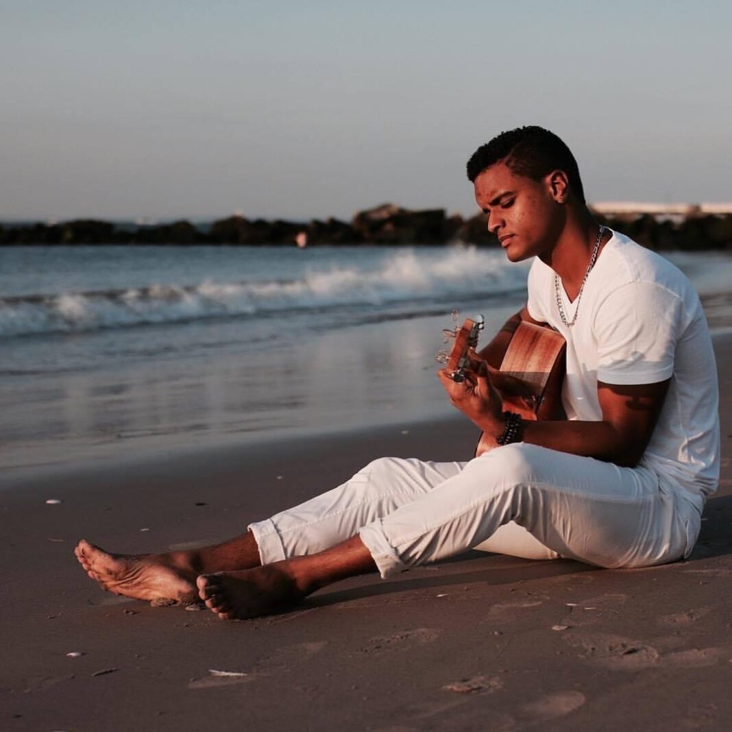 Wisky se enamoró de la música y la guitarra a una edad temprana, y ahora la usa para ayudar a otros artistas a crear sus proyectos.