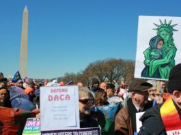 Inmigrantes urgen apoyar proyecto que daría residencia a 8 millones en EE.UU. DACA