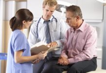 Las inaceptables desigualdades en salud dentro de la ciudad de Nueva York no pueden ser abordadas por medidas técnicas, sino que requieren soluciones políticas que tengan como objetivo principal ampliar la cobertura médica y crear un seguro de salud para todos los habitantes de la ciudad por igual sin importar su estado migratorio.