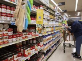 La inflación en EE.UU. bajó en octubre cuatro décimas al 7,7 % inflación