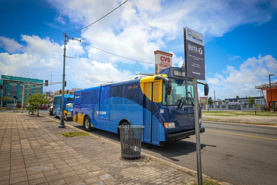 medio de transporte publico, en San Juan