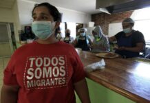 Migrantes viven con esperanza y alegría la eliminación de "Quédate en México" migrantes