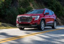 El diseño exterior único es uno de los aspectos más destacados de la GMC Terrain 2022. Renovado este año en mitad de ciclo, tiene una apariencia más audaz y escabrosa.