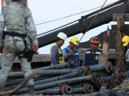 Gobierno mexicano confía en "estar a horas" de salvar a 10 mineros atrapados mineros atrapados
