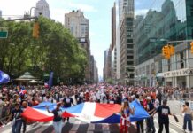 Colorida celebración del desfile dominicano en Manhattan