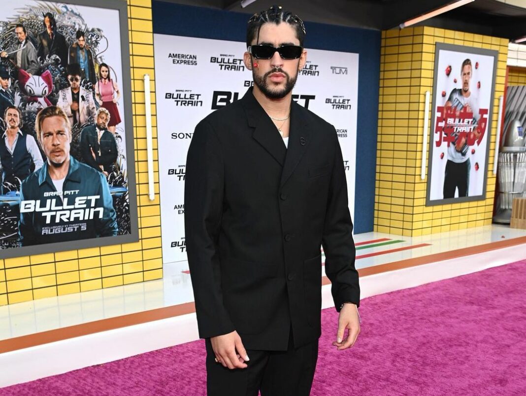 La actriz Andrea Munoz contó detalles sobre su beso con Bad Bunny en la nueva película, “Bullet Train”.