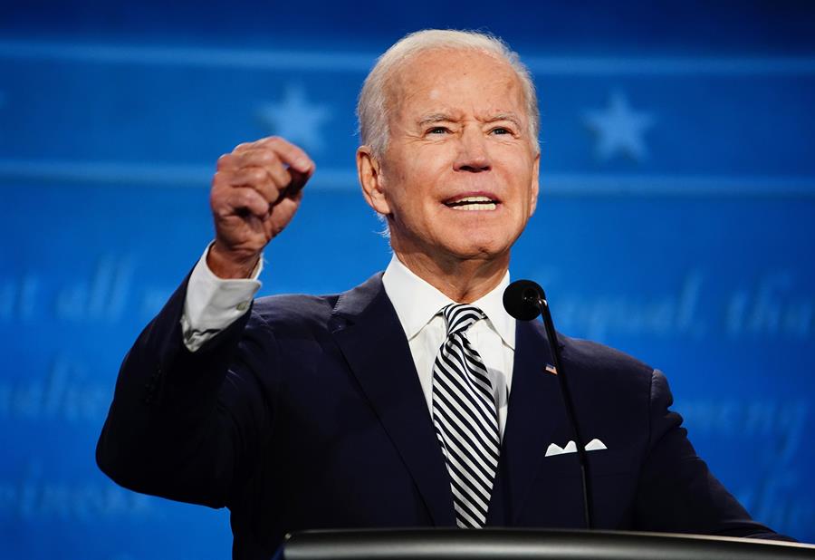 Biden USA La Cámara Baja de Estados Unidos aprobó este viernes la ley fiscal, climática y sanitaria del presidente, Joe Biden, una ambiciosa iniciativa de la Administración demócrata que contempla inversiones por unos 669.000 millones de dólares en total.