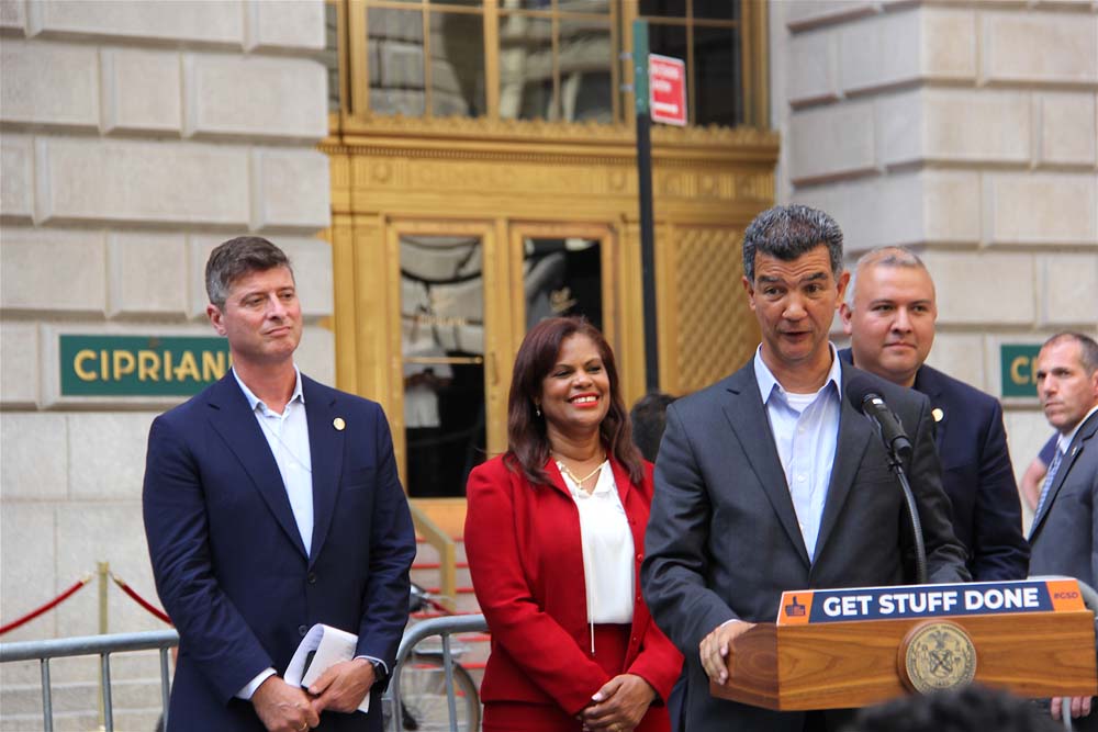 El ex-concejal y actual comisionado del Departamento de Transporte de la ciudad de Nueva York, Ydanis Rodriguez, también compartió su historia de vida y además resaltó la presencia del primer inmigrante de ascendencia dominicana en la ciudad, Joan Rodriguez, quien llegó hace cuatro siglos.